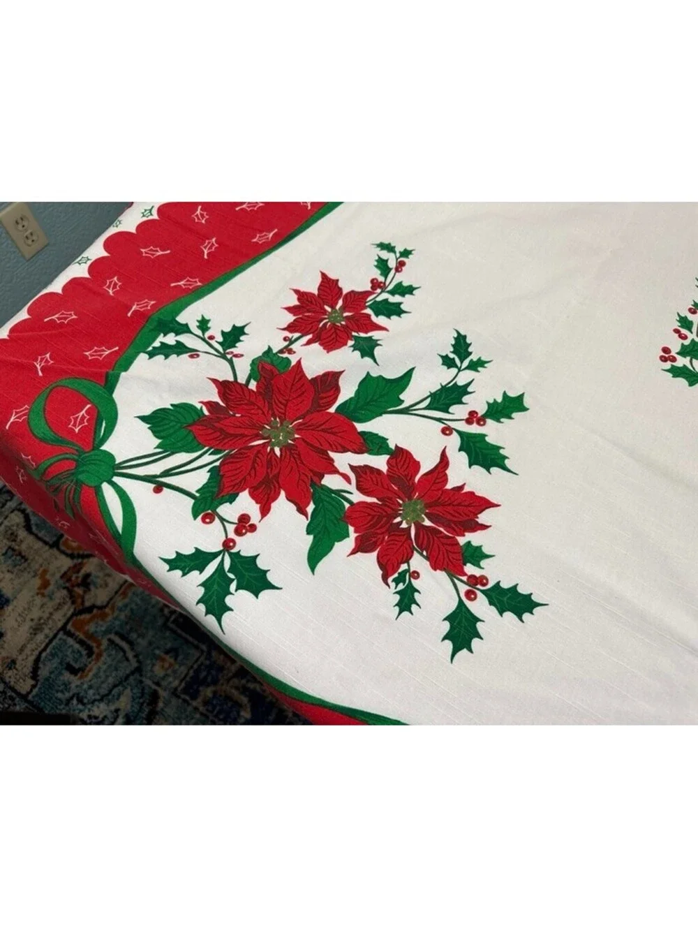 Christmas Holly Poinsettia Tablecloth White Red Rectangle Scalloped Edge 48.5x67